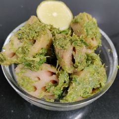 A picture of Lotus Stem in Green garlic.