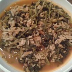 A picture of Spanakorizo with brown rice.