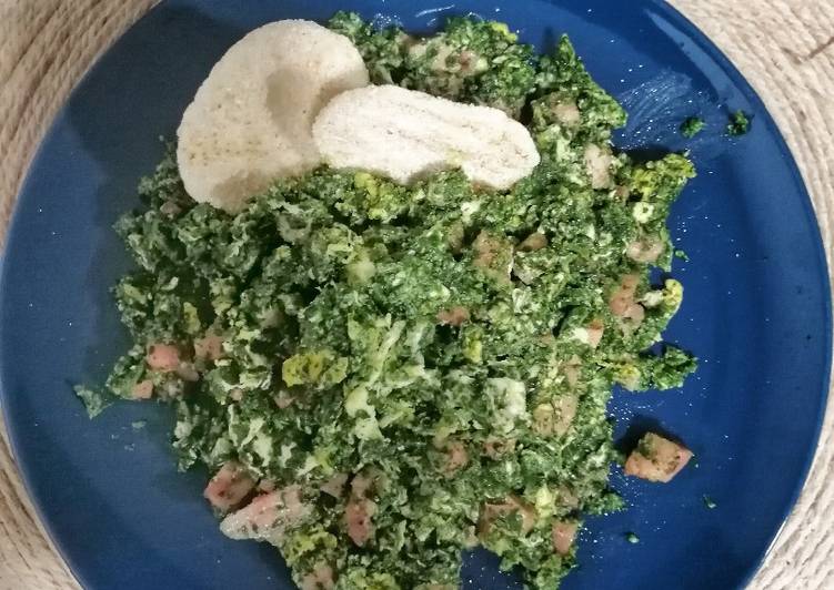 Huevos revueltos con espinaca y jamón