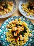 Maccheroni con espinacas y gambas al ajillo