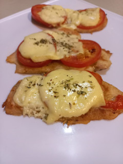 Una foto de Pechugas de Pollo Napolitanas Fácil y Saludable
