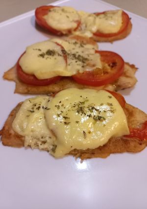 Una foto de Pechugas de Pollo Napolitanas Fácil y Saludable