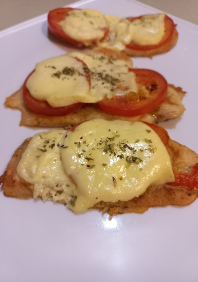 Una foto de Pechugas de Pollo Napolitanas Fácil y Saludable