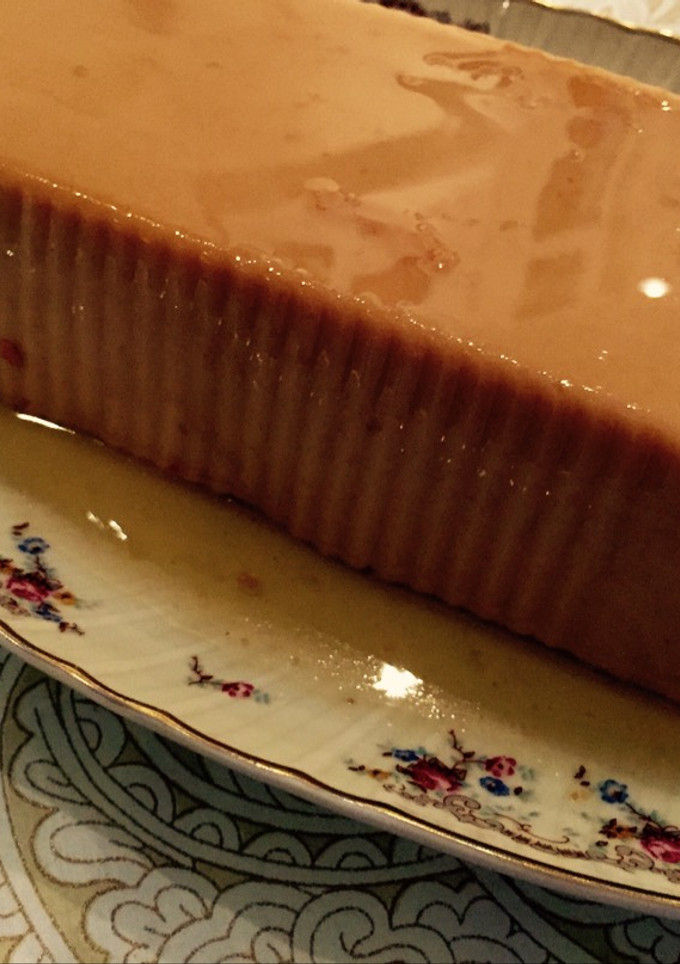 Una foto de Flan de turrón duro