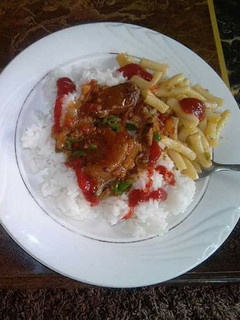 A picture of Plain boiled Rice, Beef Stew with chips.
