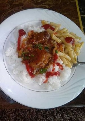 A picture of Plain boiled Rice, Beef Stew with chips.