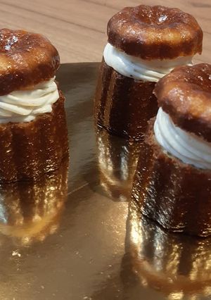 Une photo de Cannelés à la ganache montée à la vanille