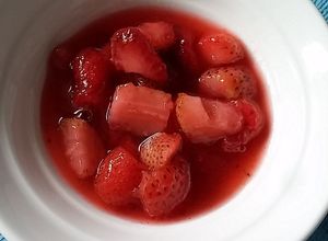 Una foto de Almíbar de fresas 🍓