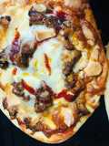 Cheesy chicken tikka pizza