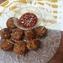 A picture of Falafel or chickpeas bolls.