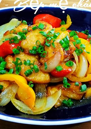 Hình của món Ức gà xào chua ngọt.