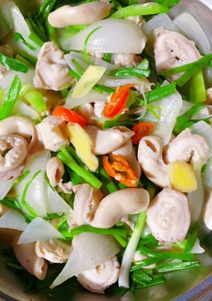 Hình của món Dồi trường hấp hành lá, gừng.