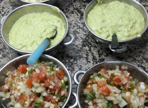 Una foto de Salsas para tacos y patas flambeada