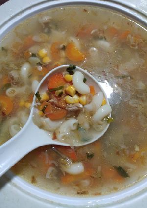 Foto resep Sup ayam macaroni jagung.