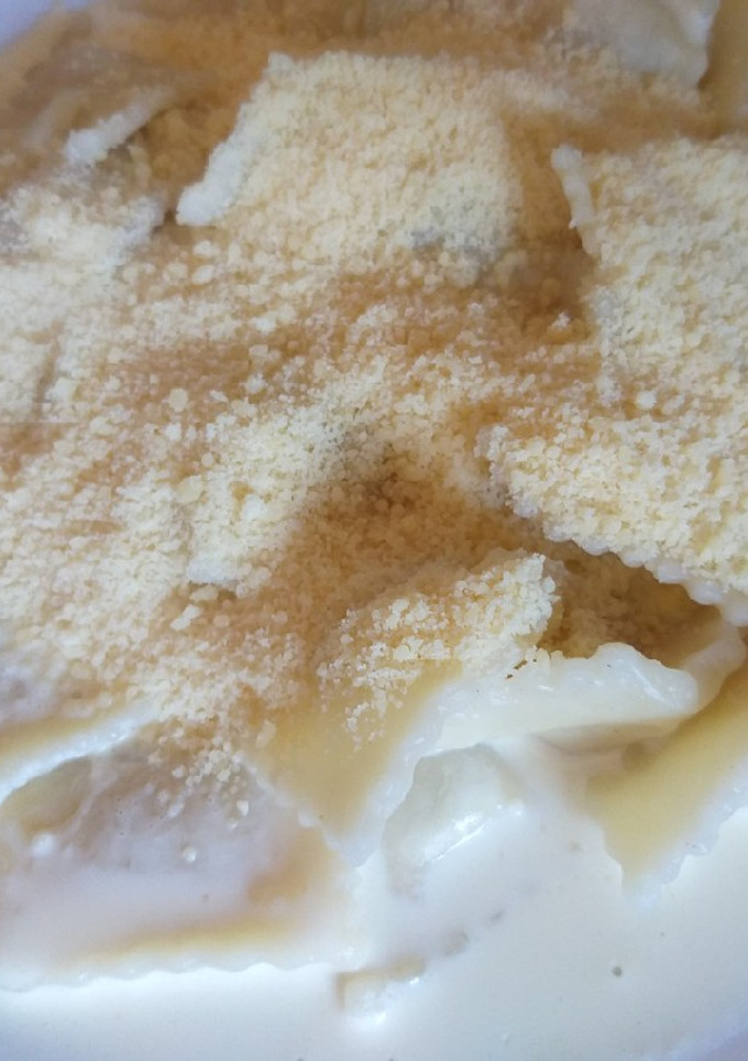 Una foto de Ravioles con crema :)
