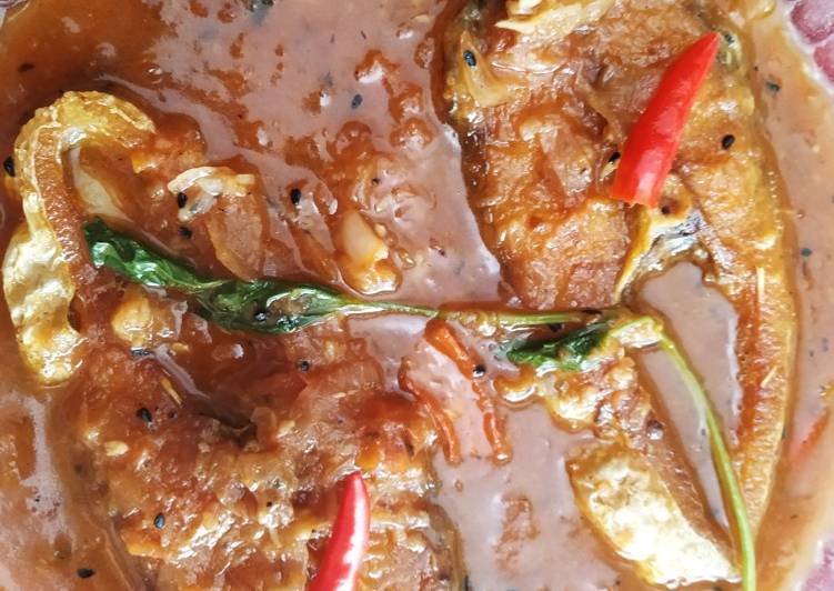 Steps to Make Super Quick Homemade Bhetki fish in burnt onion, garlic,and tomato