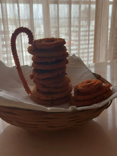 ચોખા નાં લોટ ની ચકરી (Chokha Flour Chakri Recipe In Gujarati) રેસીપી મુખ્ય ફોટો