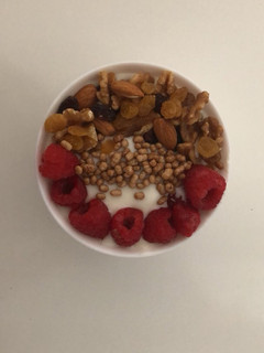 Una foto de Yogur con frutos