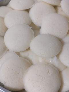 सूजी इडली (Suji idli recipe in hindi) रेसिपी मुख्य फोटो