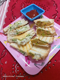 બોમ્બે & આલૂ મટર ટોસ્ટ સેન્ડવીચ (Bombay Sandwich & Aloo Matar Toast Sandwich Recipe In Gujarati) રેસીપી મુખ્ય ફોટો