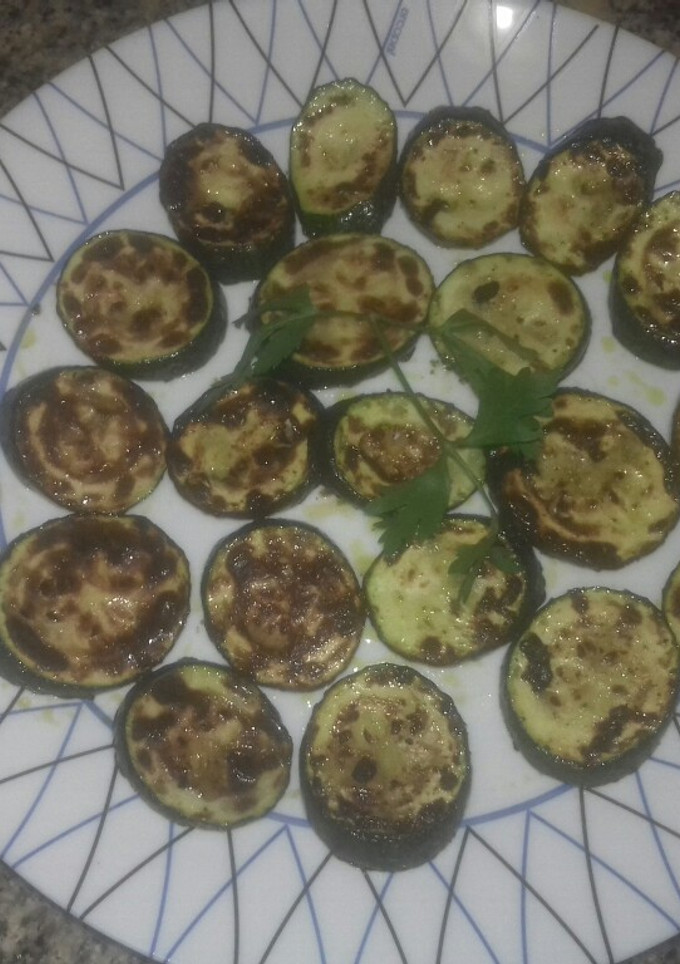 Una foto de Calabacines a la plancha muy fáciles y deliciosos