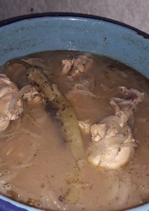 Una foto de Pollo encebollado