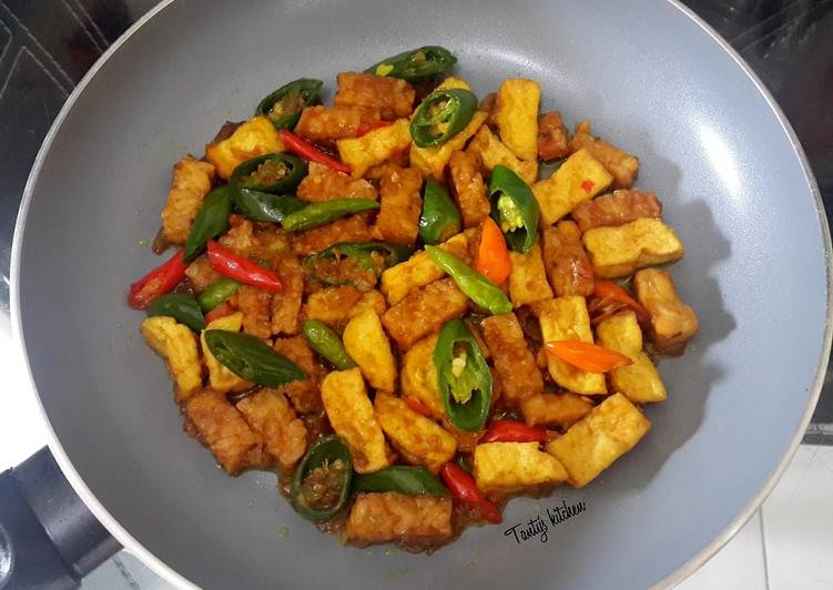 Cara Gampang Menyiapkan Tempe tahu cabe ijo yang Bisa Manjain Lidah