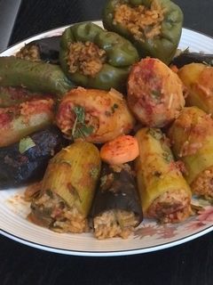 صورة لوصفة محاشي مشكله بصوص الطماطم