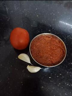 ટામેટા ની ચટણી (Tomato Chutney Recipe in Gujarati) રેસીપી મુખ્ય ફોટો
