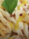 Strozzapreti mango salmone menta e pepe rosa