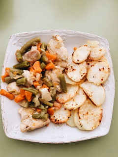 Una foto de Pollo con verduras