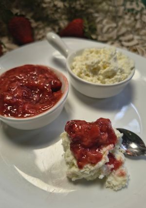 Una foto de Postre Vigilante Con Dulce De Frutillas Sin Azúcar Y Ricota