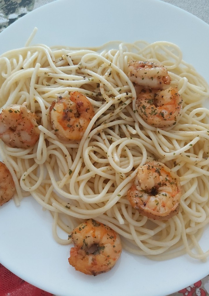 Una foto de Espaguetis con gambas!!
