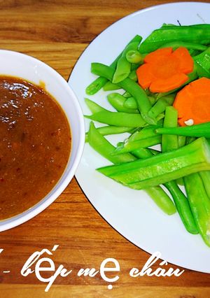 Hình của món Tương hột kho chấm rau luộc.