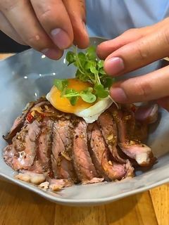 Hình của món Cơm Bò Truffle Ponzu.