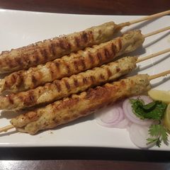 A picture of Chicken seekh kabab barbecue style.