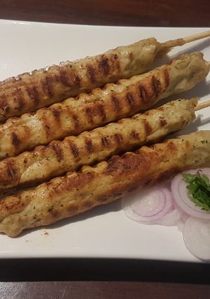 A picture of Chicken seekh kabab barbecue style.