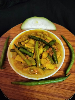 A picture of Bottle gourd string beans sabji.