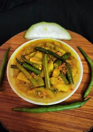 A picture of Bottle gourd string beans sabji.