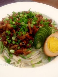 滷肉拌麵 的食譜成品照片