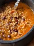 Arroz de tomate, cenoura e feijão