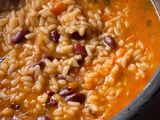 Arroz de tomate, cenoura e feijão