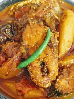 রুই মাছের ঝোল (rui macher jhol recipe in Bengali) রেসিপির প্রধান ছবি