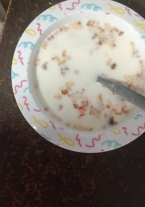 Una foto de Granola con leche