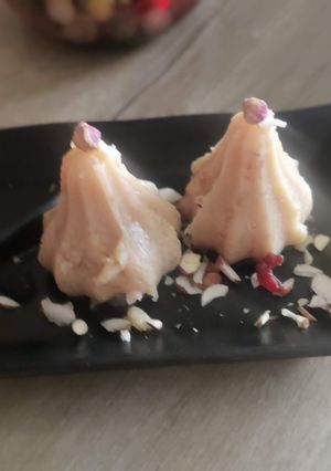 A picture of Kaju coconut modak.