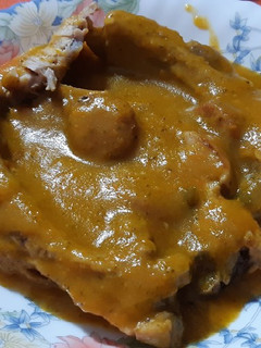 Una foto de Costillas en salsa, con chorizo