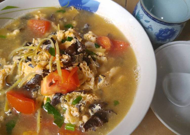 Resep Sup telur jamur kuping praktis dan sehat yang Bikin Ngiler