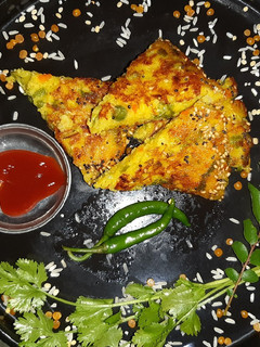 વેજીટેબલ હાંડવો (Vegetable Handwo Recipe In Gujarati) રેસીપી મુખ્ય ફોટો