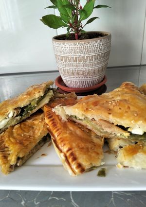 Foto principal de Empanada de Hojaldre con Sardinas, Calabacín y Huevo Cocido