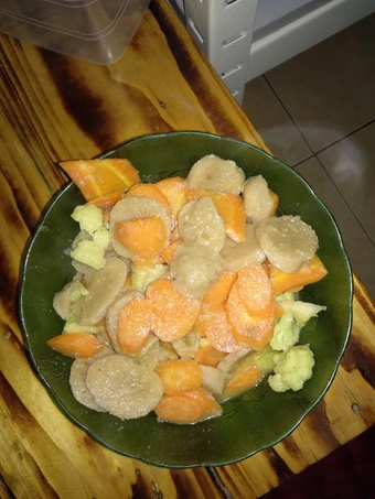 Langkah Gampang Membuat Resep Capcay wortel baso kembang kol yang Menggugah Selera Anti Ribet, Uenak Banget